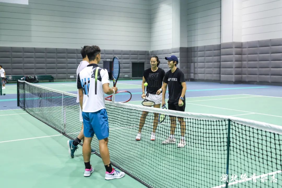 她开球的准 她开球的准